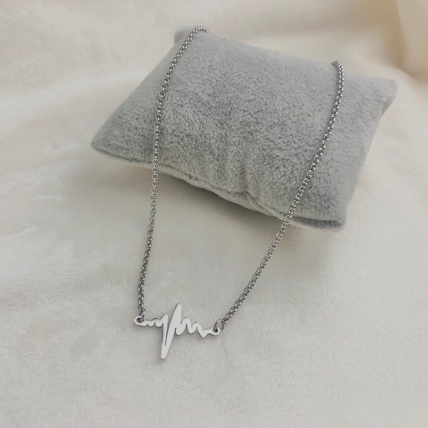 Heartbeat necklace